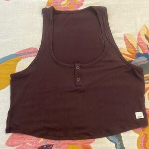 Vuori cropped tank- red/purple color- NWOT- medium